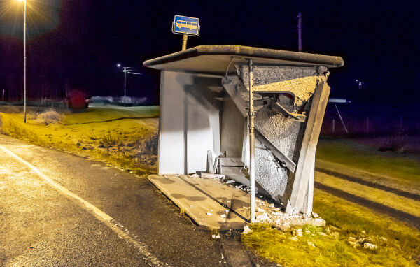 Til sjukehus med luftambulanse etter kollisjon