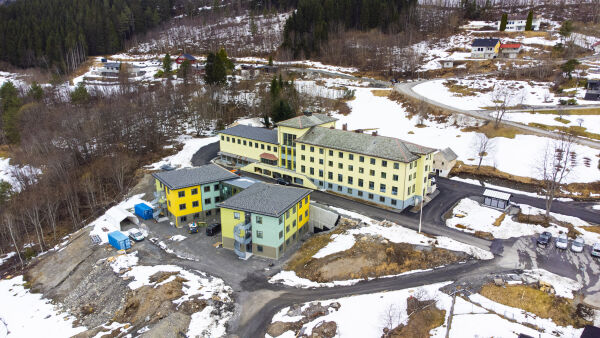 Folkehøgskule vart for dyr - vurderer sal