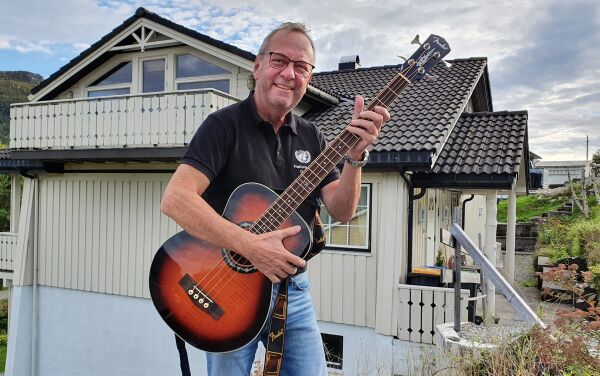 Spelesjuk jubilant jaktar jam frå bobilen