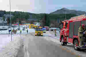 Tre bilar i krasj på Valle