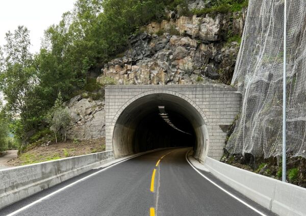 Etterlengta tunnelopning i Haram