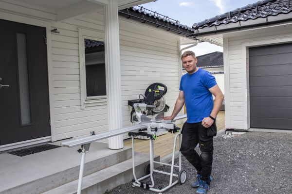 Tredje generasjon snikkar på Sjøholt