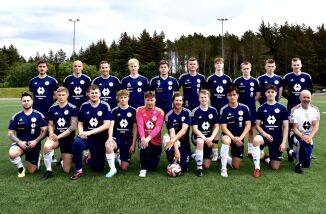 Fotballrivalar slår seg saman