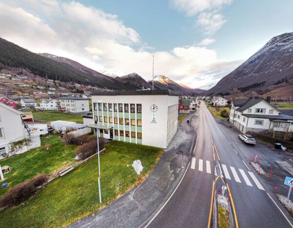 Frå ”mellomår” til valår og regjeringskamp