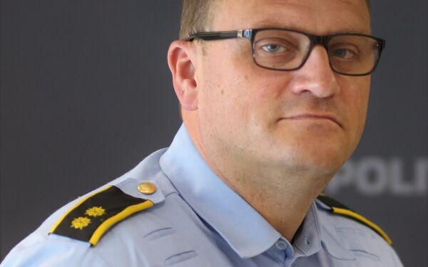 Ruskøyring enda i lyktestolpe