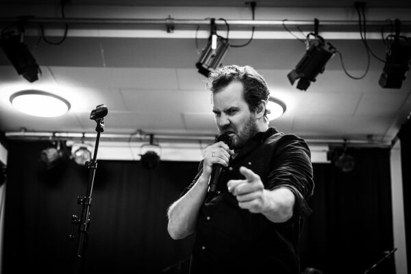 Takknemleg for å kunne reise på turné
