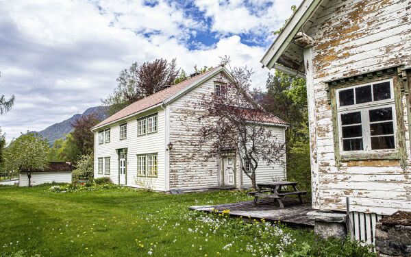 Skal prestebustaden i Ørskog stå til forfall?