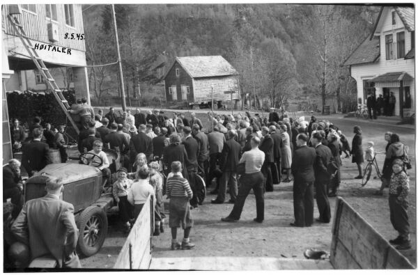 Okkuperte både ungdomshuset, skulen og bedehuset