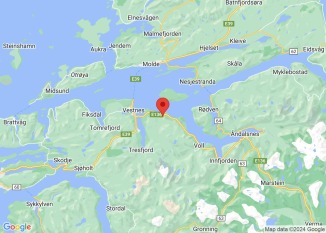 Mindre jordras stengte E-136 ved Hjelvik