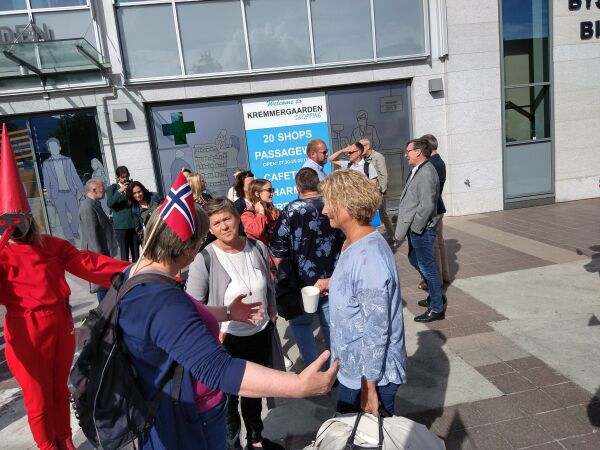 Markering mot vindkraft ved rådhuset i Ålesund