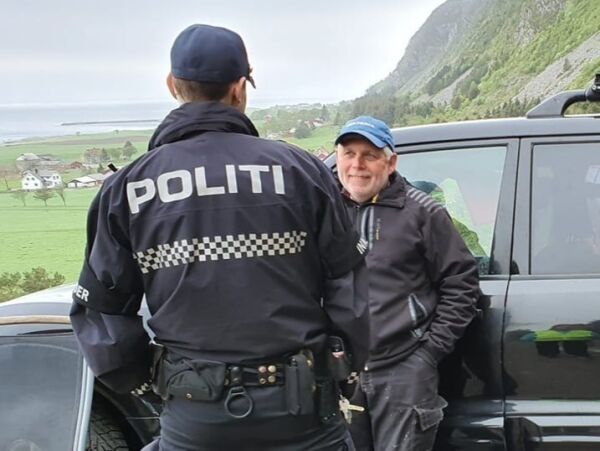Politiet ved vegsperringa på Haramsfjellet