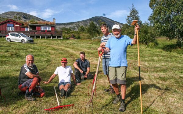Høyberging og slåttegraut på Måslia