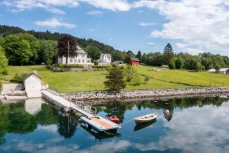 Klar for ny bustad med eigen strand?