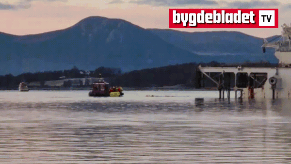 Båt velta ved verft i Tomrefjord - 15 berga opp frå sjøen