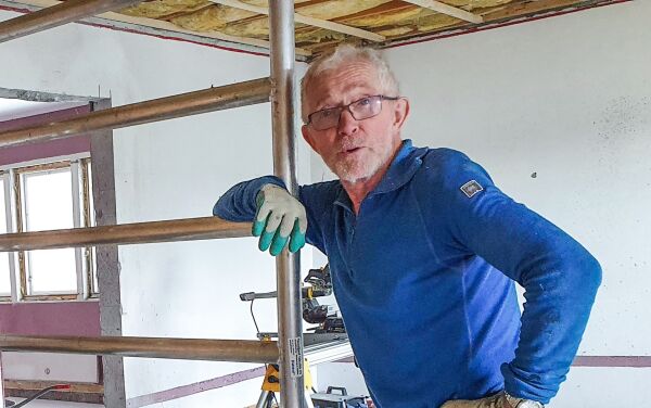 Stein (83) vart svindla for fleire tusen - stoppa andre
