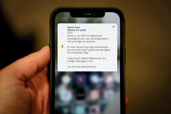 Sirenene og mobilane varslar i dag klokka 12