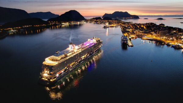 Rekordmange cruiseskip  i fjor - aukar kraftig i år