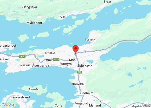 Semitrailer fjerna etter velt i rundkøyring på Moa