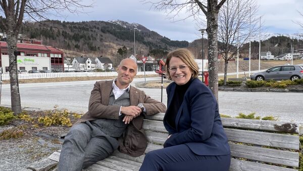 - Erna er ein leiar folk har tillit til