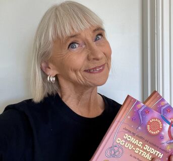 Lokal forfattar lærer barna solvett med spennande bok