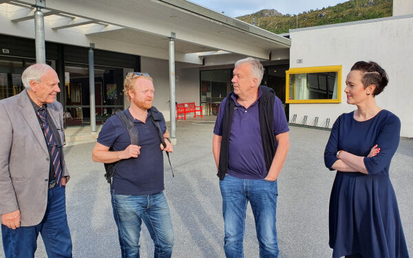 Kallar til folkemøte i morgon
