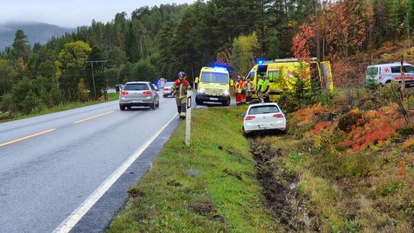 Bil i grøfta på Håhjem