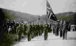 Flagga til topps – ”men i 1945 flagga vi 7. mai”!