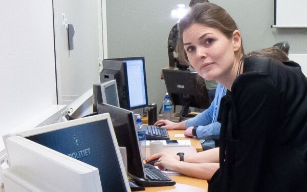 Barneskule-tilsett sikta for valdtekt av elev