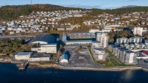 Tre i bodkrig - kjøpte tomt for over 100 millionar