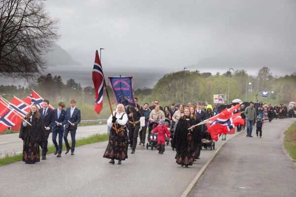 Regntung 17. mai på Sjøholt