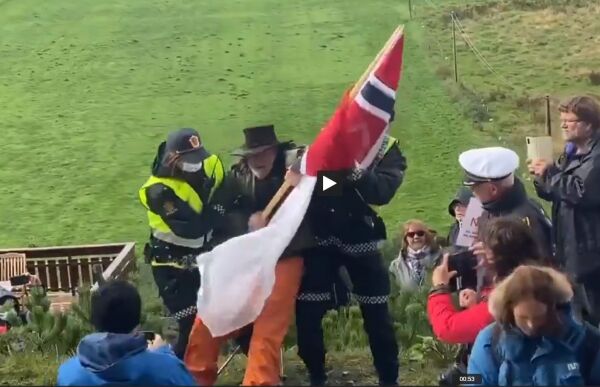 Thue kjempa mot politiet og ropte "Politivold"