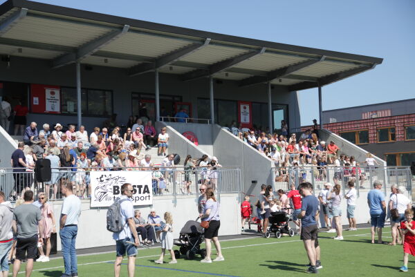Ventar 150 til fotballskule