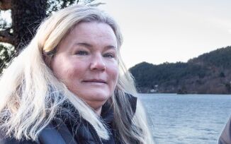 Raser mot arroganse frå kommunetilsette