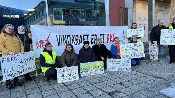 Demonstrantar på konferanse