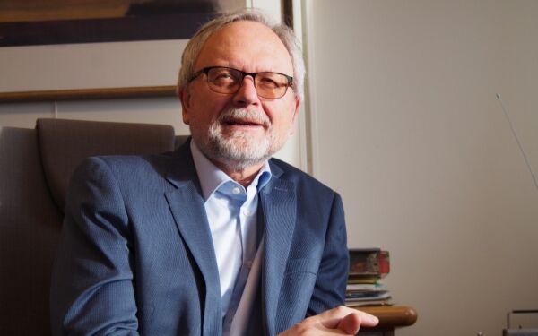 Gir seg etter 24 år
