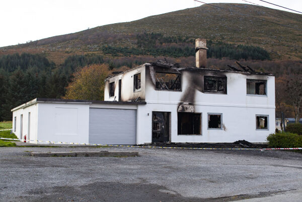 Tilstår å ha tent på hus
