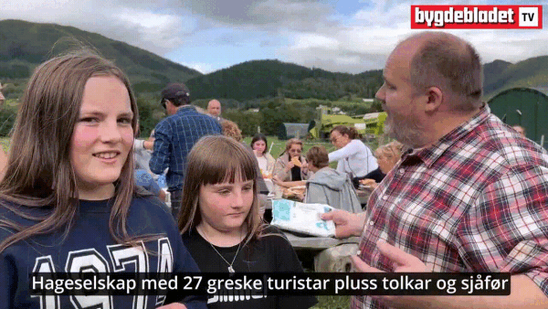 Improviserte lunsj til alle då full turistbuss havarerte