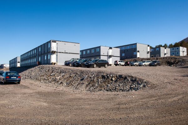 Sju arbeidarar i innreisekarantene testa positivt på covid-19