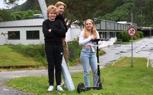 - Kult med ein over 50 på elsparkesykkel!