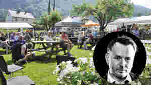 Sørum til fest i frukthagen i Eidsdal