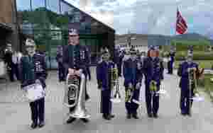 Medaljedryss i Ørskog skulekorps 17. mai