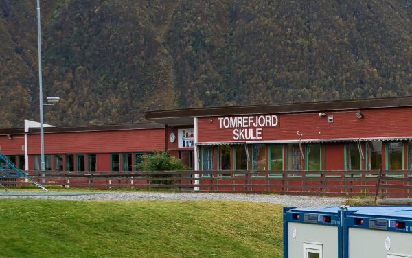 Smitte ved Tomrefjord skule