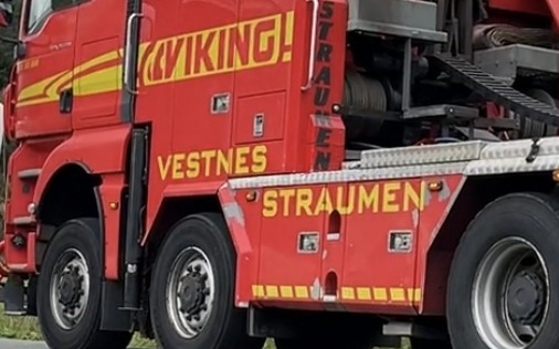 Bil i viltpåkøyrsel på Vikebukt