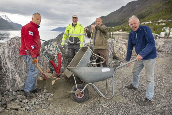 Småbåthamna på Sjøholt blir utvida