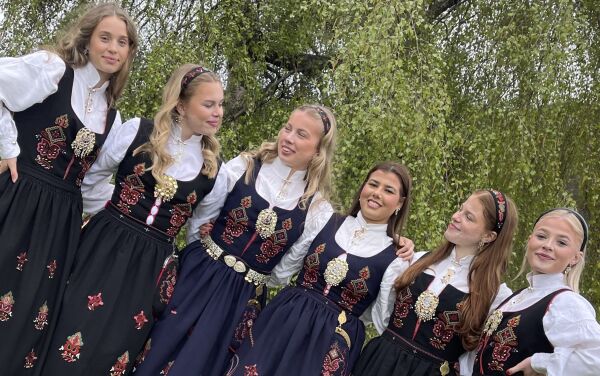 Lager julefest for skuleborn - overskotet går til russebil