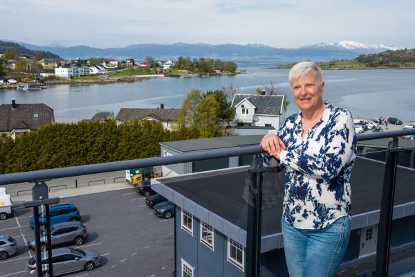 Runda 60 år på nasjonaldagen - no samlar ho Sivertsen-historia i ny bok