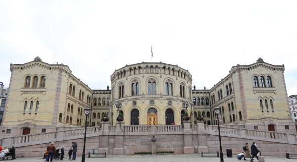 Stortingspolitikar raser