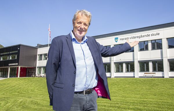 10 prosent auke i elevtal og lærarar