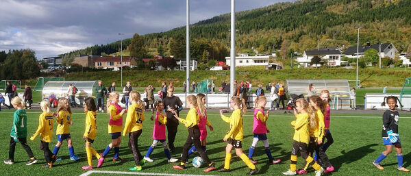 Minifotballturnering på Skodje til hundre i stil