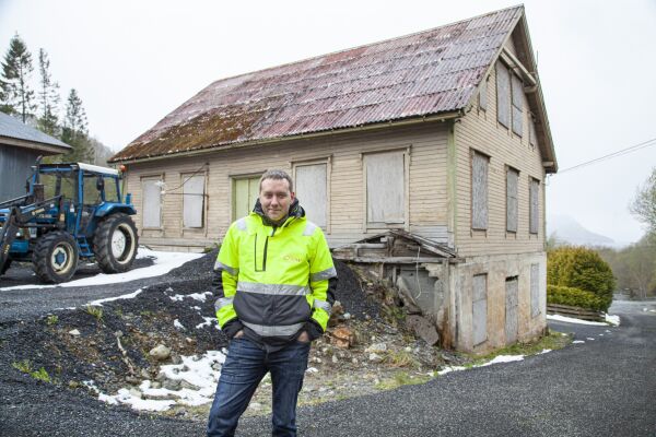 Vil redde den gamle Kaffikvern-fabrikken i Tennfjord